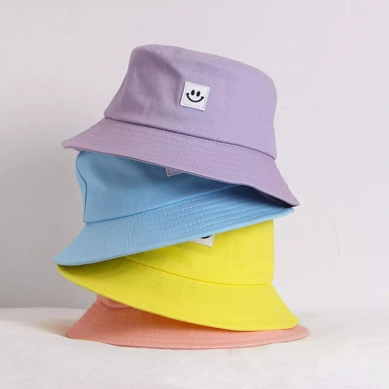 Smiley Minimal Basic Pastel Bucket Hat