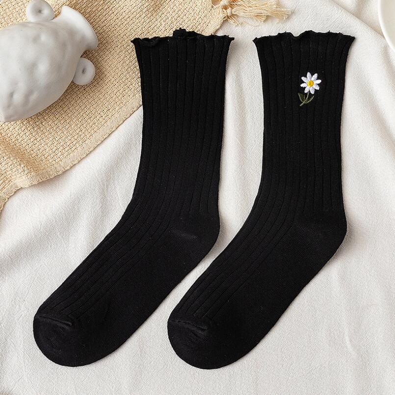 Daisy Embroidered Knit Ruffled Socks